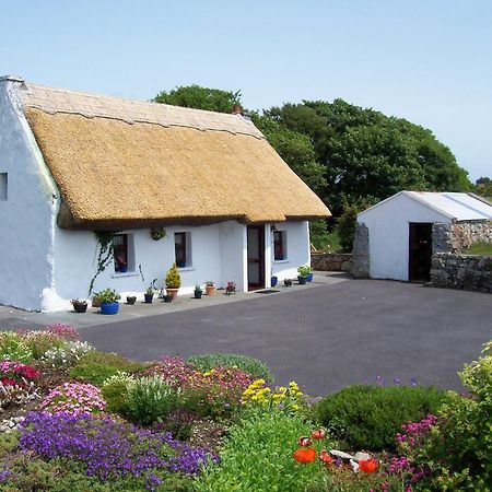 An Caladh Gearr Thatch Cottage Galway Exterior foto